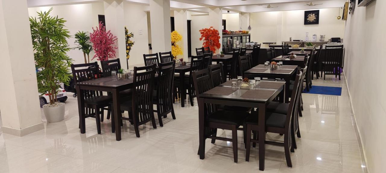 מהבליפורם Spago Inn מראה חיצוני תמונה