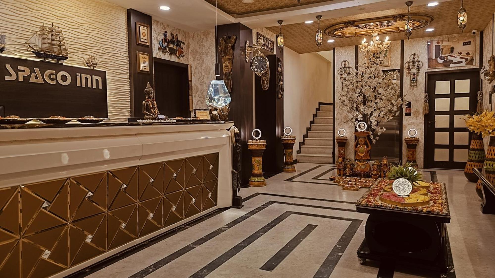 מהבליפורם Spago Inn מראה חיצוני תמונה