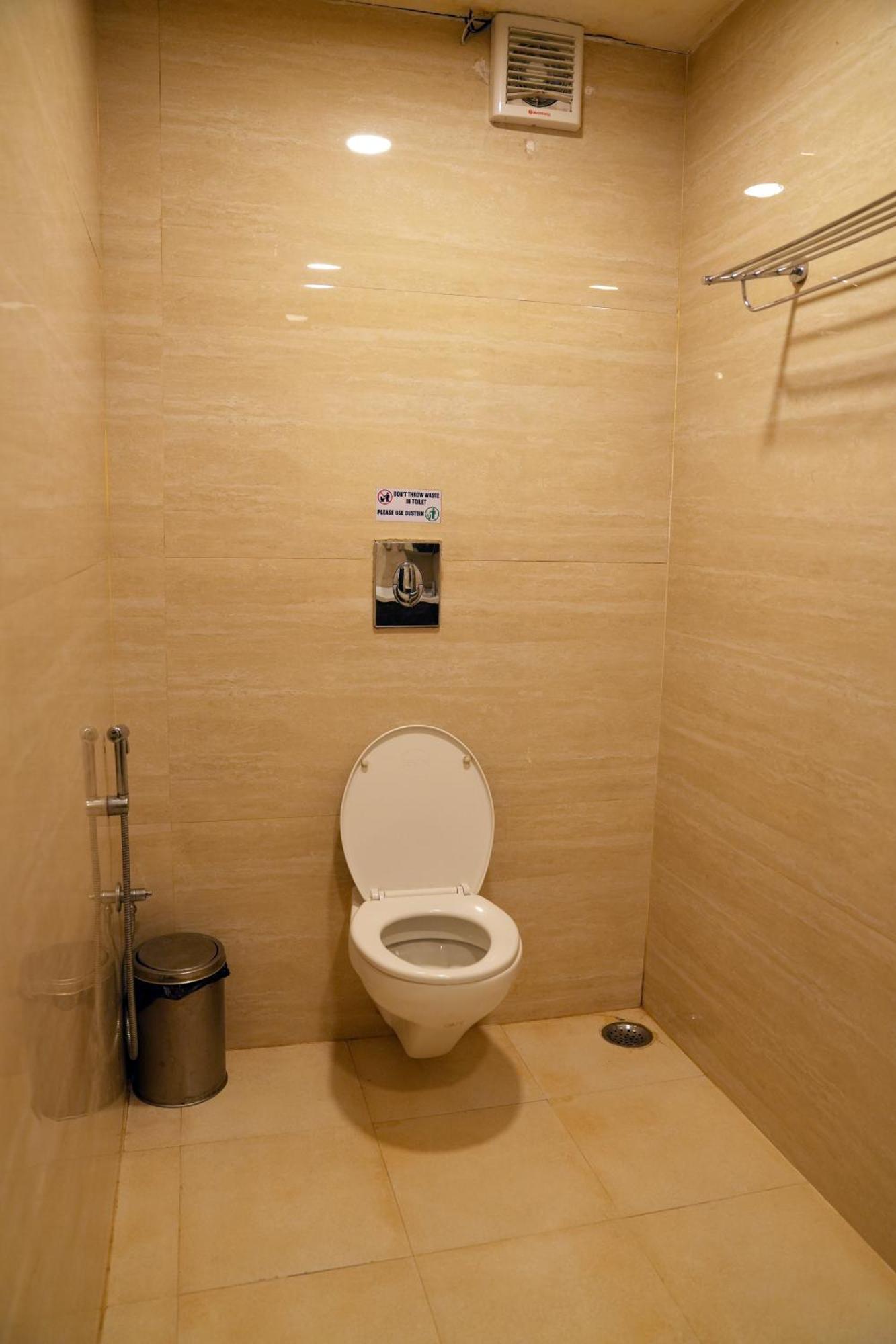 מהבליפורם Spago Inn מראה חיצוני תמונה