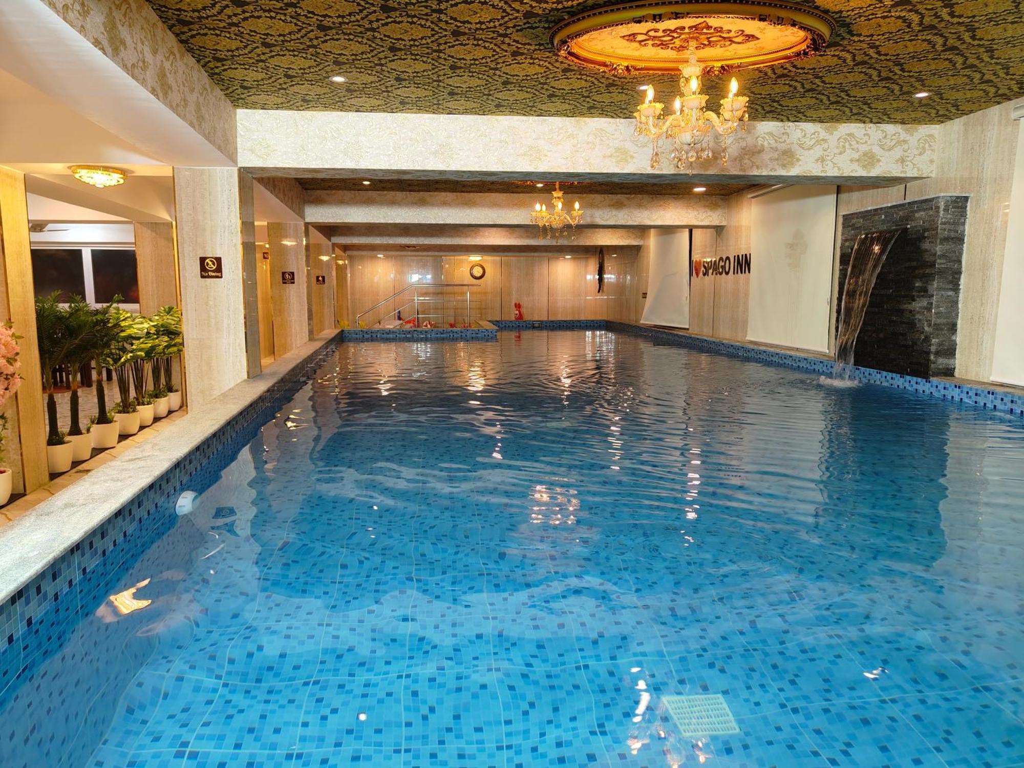 מהבליפורם Spago Inn מראה חיצוני תמונה