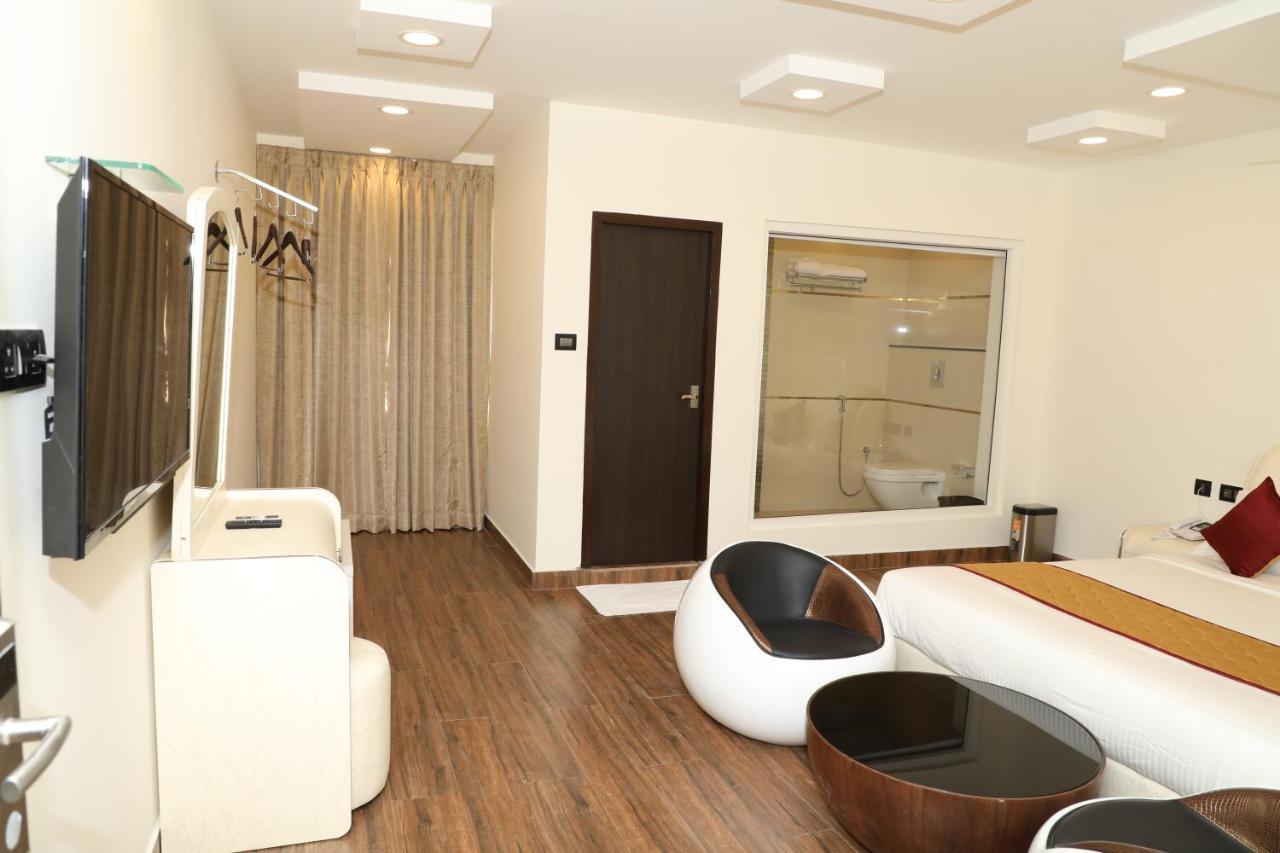 מהבליפורם Spago Inn מראה חיצוני תמונה